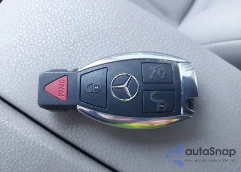 2012 Mercedes-Benz C 250 Luxury/Sport z USA, uszkodzony, nr VIN WDDGF4HB4CA622194